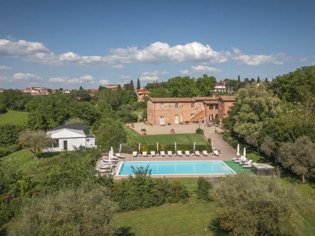 Panoramica Dell'immobile E POSIZIONE 658m² Foiano della Chiana