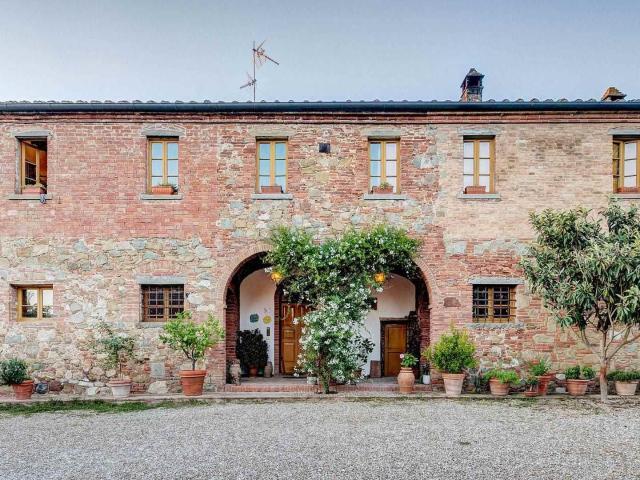 Panoramica Dell'immobile E POSIZIONE 680m² Foiano della Chiana