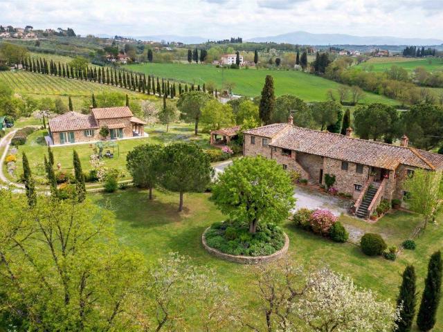 Panoramica Dell'immobile E POSIZIONE 688m² Lucignano