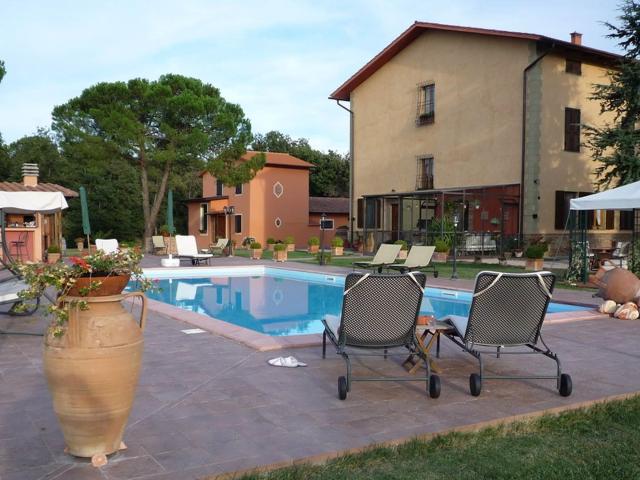 PANORAMICA DELL'IMMOBILE E POSIZIONE 820m² Cortona