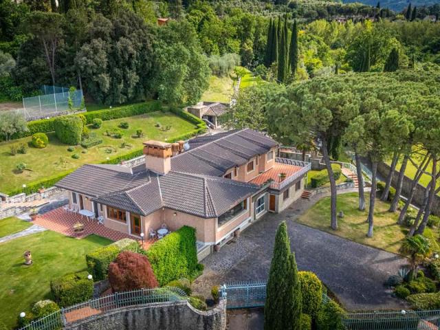 Panoramica Dell'immobile E POSIZIONE 840m² Arezzo