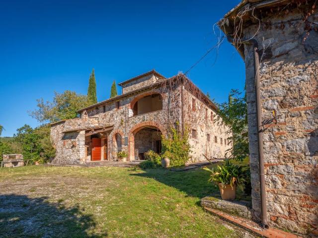 Panoramica dell'immobile e posizione 840m² Gaiole in Chianti