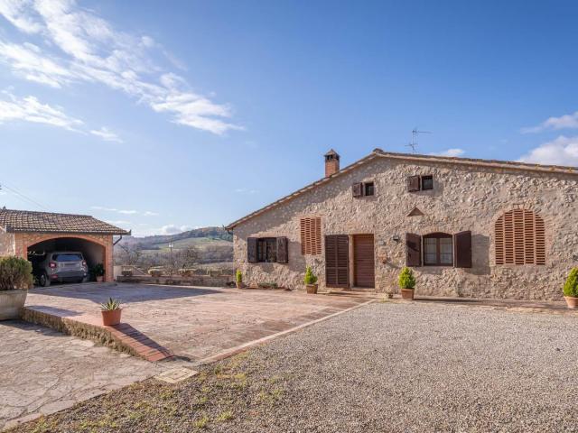 PANORAMICA DELL'IMMOBILE E POSIZIONE 856m² Colle di Val d'Elsa