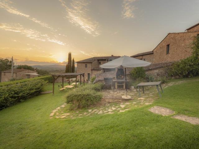 Panoramica Dell'immobile E POSIZIONE 858m² Colle di Val d'Elsa