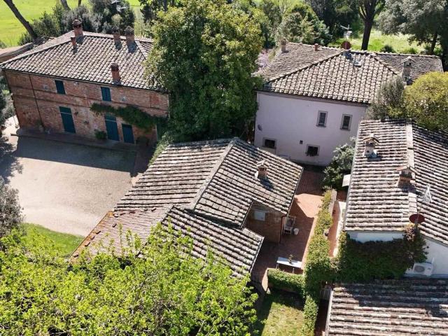 Panoramica Dell'immobile E POSIZIONE 890m² Foiano della Chiana