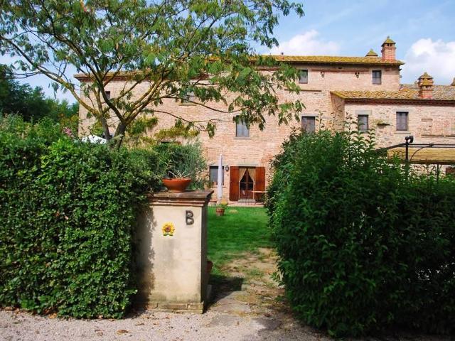 PANORAMICA DELL'IMMOBILE E POSIZIONE 90m² Cortona