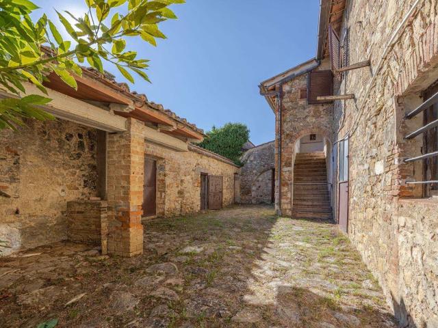 Panoramica Dell'immobile E POSIZIONE 1030m² Castellina in Chianti