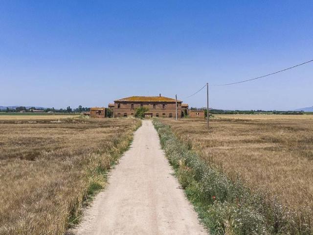 PANORAMICA DELL'IMMOBILE E POSIZIONE 1060m² Sinalunga