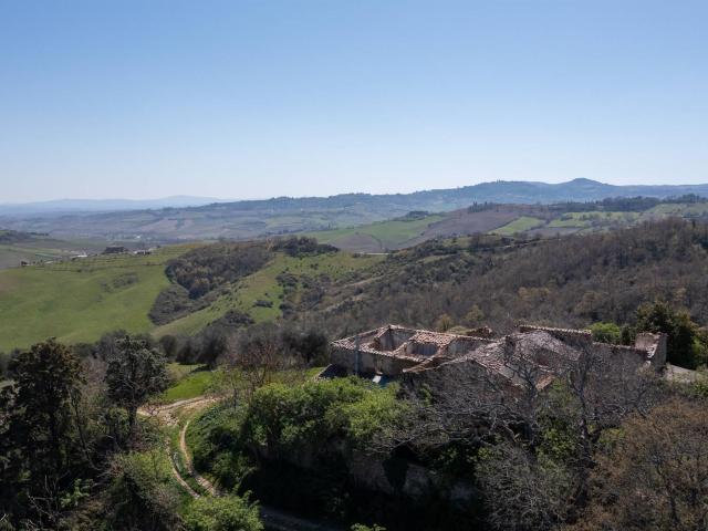 PANORAMICA DELL'IMMOBILE E POSIZIONE 1110m² Torrita di siena