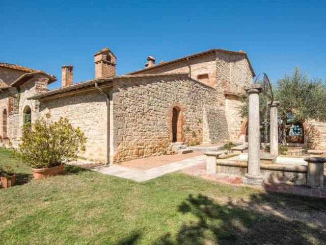 PANORAMICA DELL'IMMOBILE E POSIZIONE 1132m² Rapolano Terme