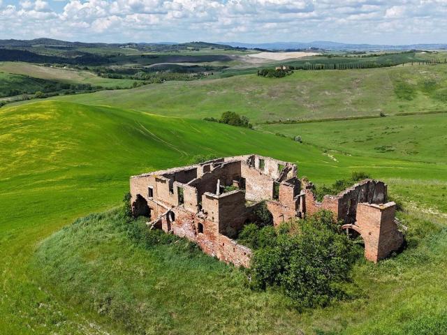 PANORAMICA DELL'IMMOBILE E POSIZIONE 1400m² Monteroni d'Arbia