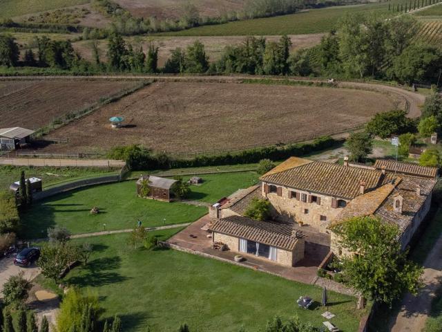 PANORAMICA DELL'IMMOBILE E POSIZIONE 1593m² Castelnuovo Berardenga