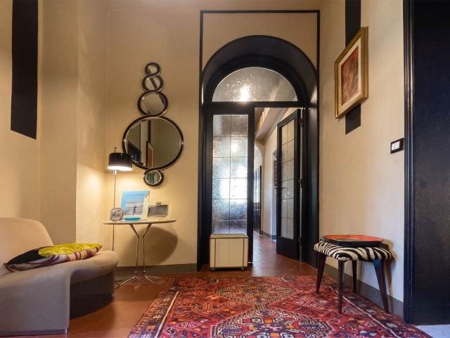PANORAMICA DELL'IMMOBILE E POSIZIONE 181m² Arezzo
