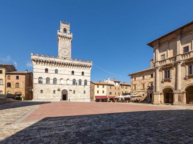PANORAMICA DELL'IMMOBILE E POSIZIONE 210m² Montepulciano