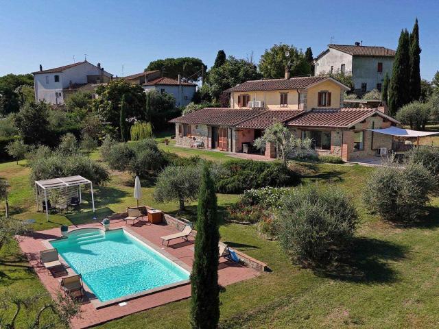 PANORAMICA DELL'IMMOBILE E POSIZIONE 241m² Cortona