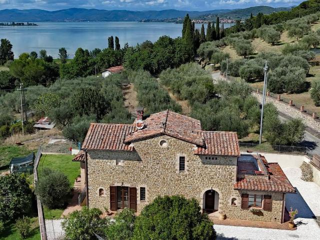 PANORAMICA DELL'IMMOBILE E POSIZIONE 260m² Magione