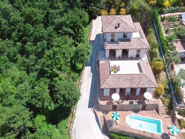 PANORAMICA DELL'IMMOBILE E POSIZIONE 281m² Lisciano niccone