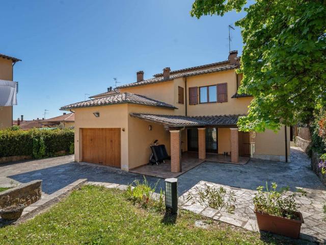 PANORAMICA DELL'IMMOBILE E POSIZIONE 307m² Montepulciano