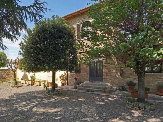 PANORAMICA DELL'IMMOBILE E POSIZIONE 330m² Castelnuovo Berardenga
