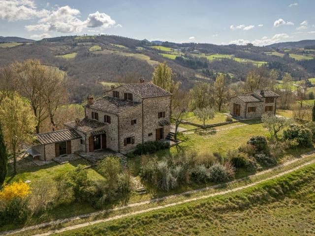 Panoramica Dell'immobile E POSIZIONE 335m² Monterchi