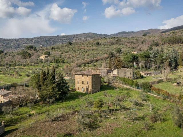 PANORAMICA DELL'IMMOBILE E POSIZIONE 348m² Cortona
