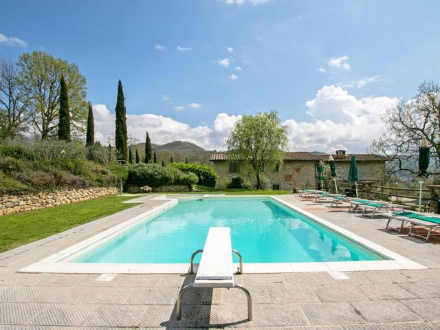 PANORAMICA DELL'IMMOBILE E POSIZIONE 384m² Vicchio