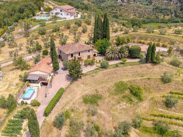 Panoramica Dell'immobile E Posizione 398m² Arezzo