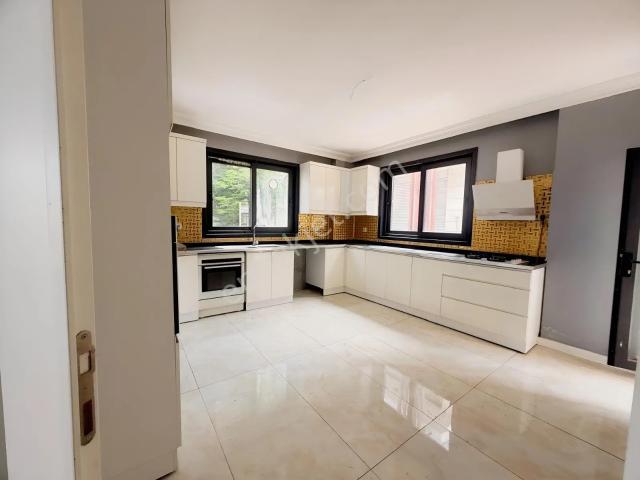 Panoramik Deniz, İstanbul Ve Adalar Manzarasına Sahip 5+1 Villa