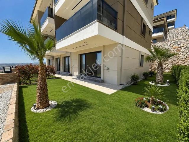Panoramik Deniz Manzaralı 2+1 Bahçe Katı Sıfır Daire