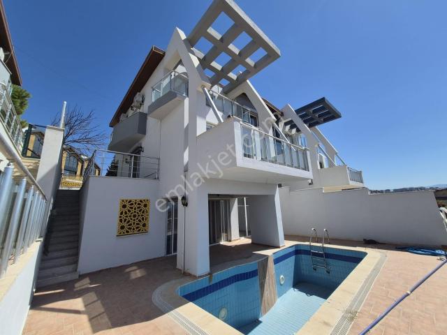 Panoramik Deniz Manzaralı 4+2 Satılık Villa