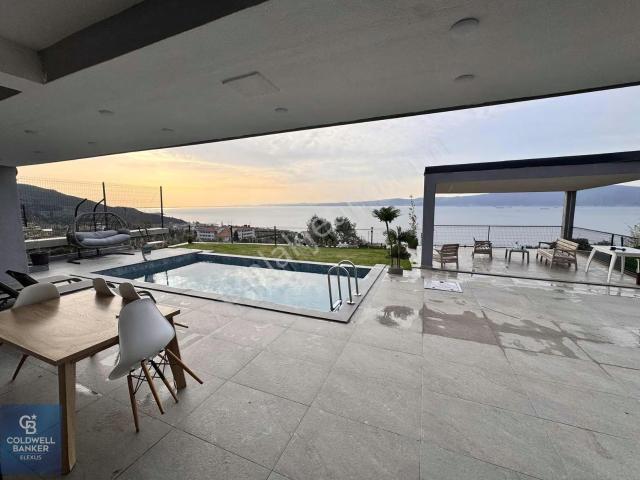 Panoramik Deniz Manzaralı, Havuzlu, Turizm Belgeli Lüks Villa