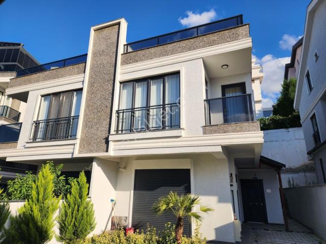 Panoramik Manzaralı Kültür Mahallesinde Harika Villa