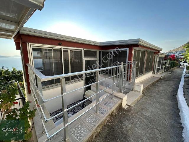 Panoramik Manzaralı Özel Plajlı Müstakil Ev