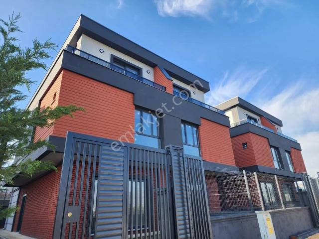 Panoramik Manzaralı, Takasa Açık 4+1 Harika Villa