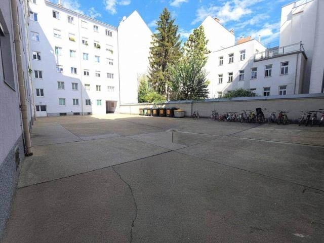 Neu sanierte Mezzanin Wohnung nahe der U3 sucht nettes Pärchen oder Single!