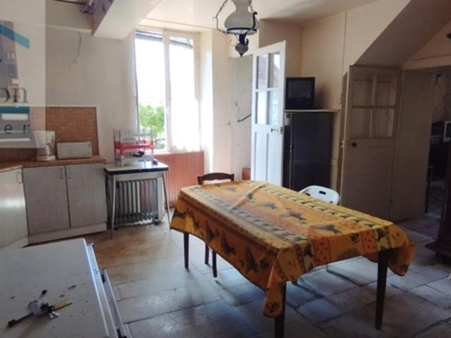 Pacy sur Armançon maison de village 120m2 avec jardin T4 / b