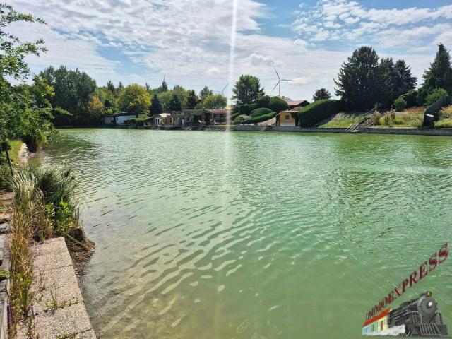 PACHT Lichtdurchfluteter Bungalow mit eigenem Seezugang & Saunahäuschen