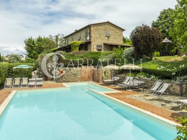 Paciano, vicino al Lago Trasimeno si trova questa magnifica. 378m² Paciano