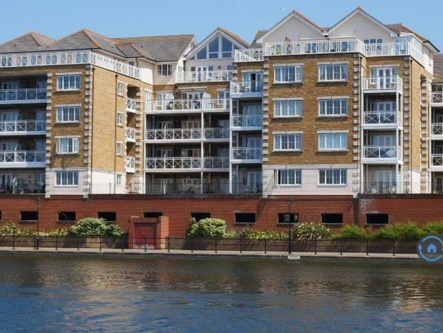Pacific Heights South, Eastbourne, BN23 2 bed flat to rent £1,400 pcm £323 pw