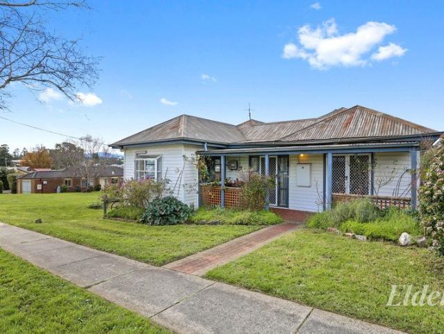 Packed with Charm, Potential & Position on 923m²