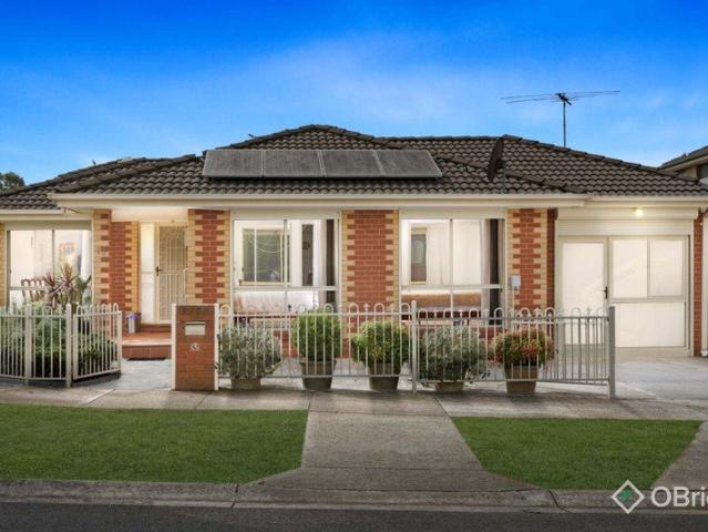 Packed with Extras: Office, Outdoor Kitchen & Prime Location