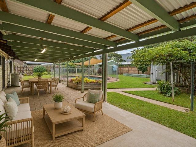 Packed with Extras Pool, Powered Shed & 9kW Solar!