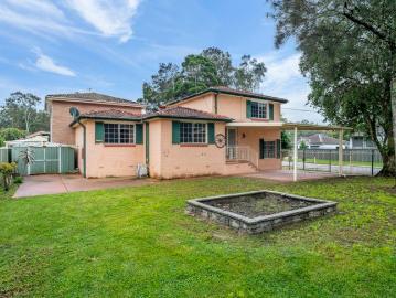 Packed With Potential in a Convenient Tuggerawong Location
