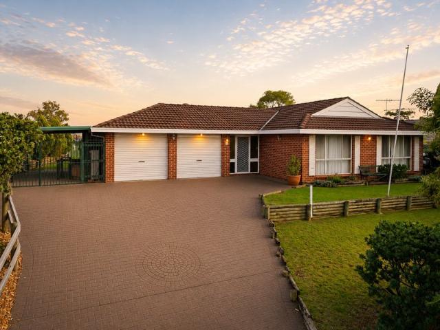 Packed with Potential on a Spacious 896sqm Block!