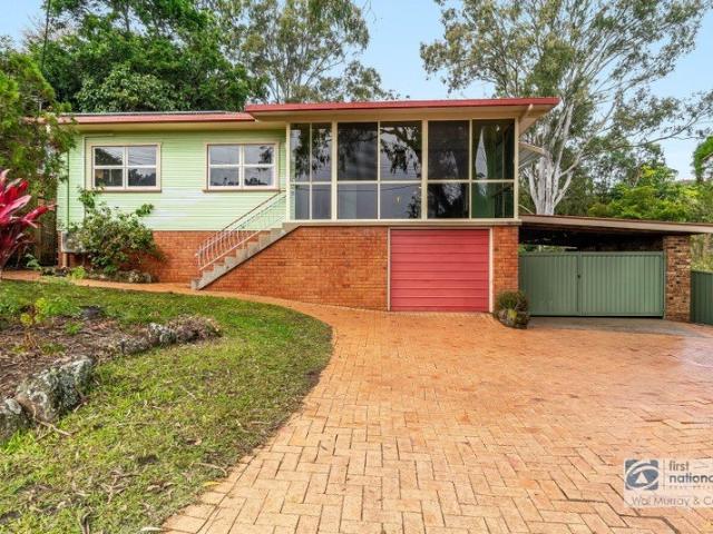 PACKED WITH POTENTIAL SPACIOUS FAMILY LIVING ON A HUGE 980 SQM BLOCK!