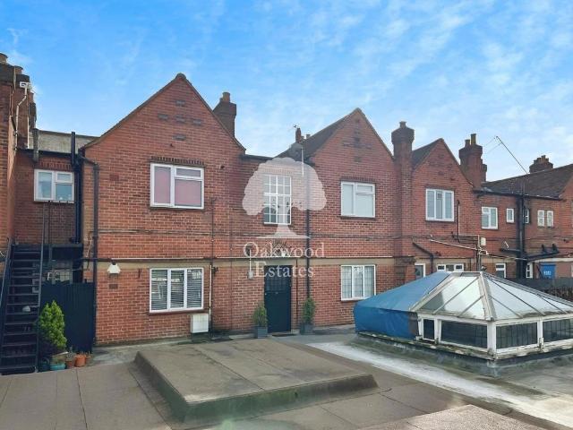 Packhorse Road, Gerrards Cross SL9 4 bed apartment to rent £1,800 pcm £415 pw