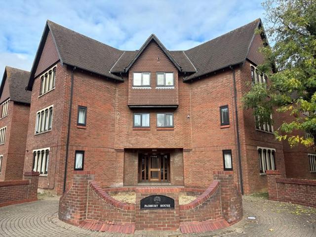 Padbury House, Bedford, Beds,MK40 2JU 2 bed flat to rent £1,050 pcm £242 pw