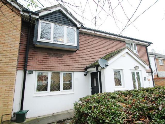 Padcroft Road, West Drayton UB7, 2 bed flat to rent, £1,700 pcm | PrimeLocation