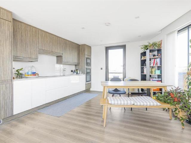 Paddenswick Road, W6 2 bed flat to rent £3,350 pcm £773 pw