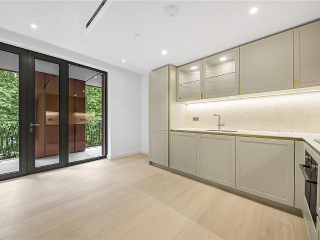 Paddington Green, London, W2 1 bed apartment to rent £3,700 pcm £854 pw